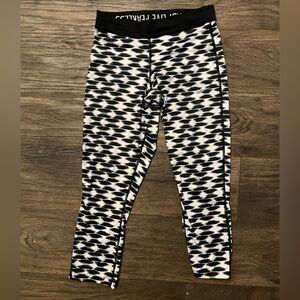 Nike Dri-FIT Relay Run 23” Women Size XS Cropped Leggings Black White